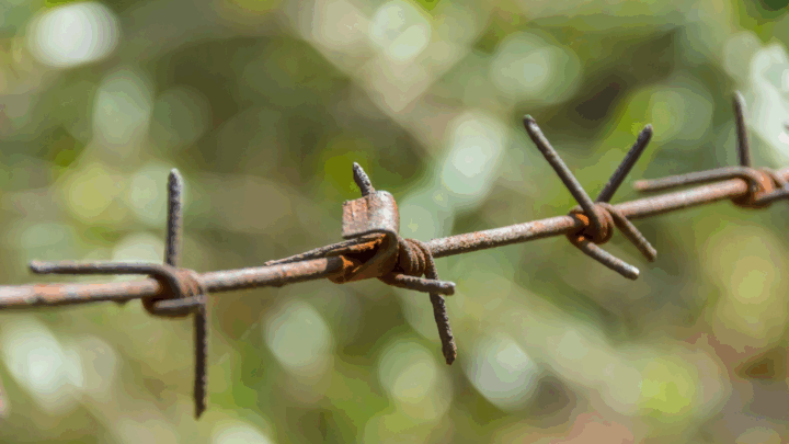 近くの人が透明になっていく感覚