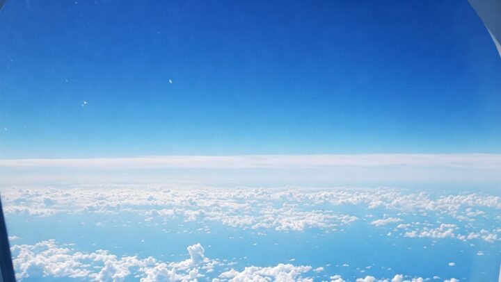 昨夜、父が亡くなりました。今、鹿児島に向かう機内です